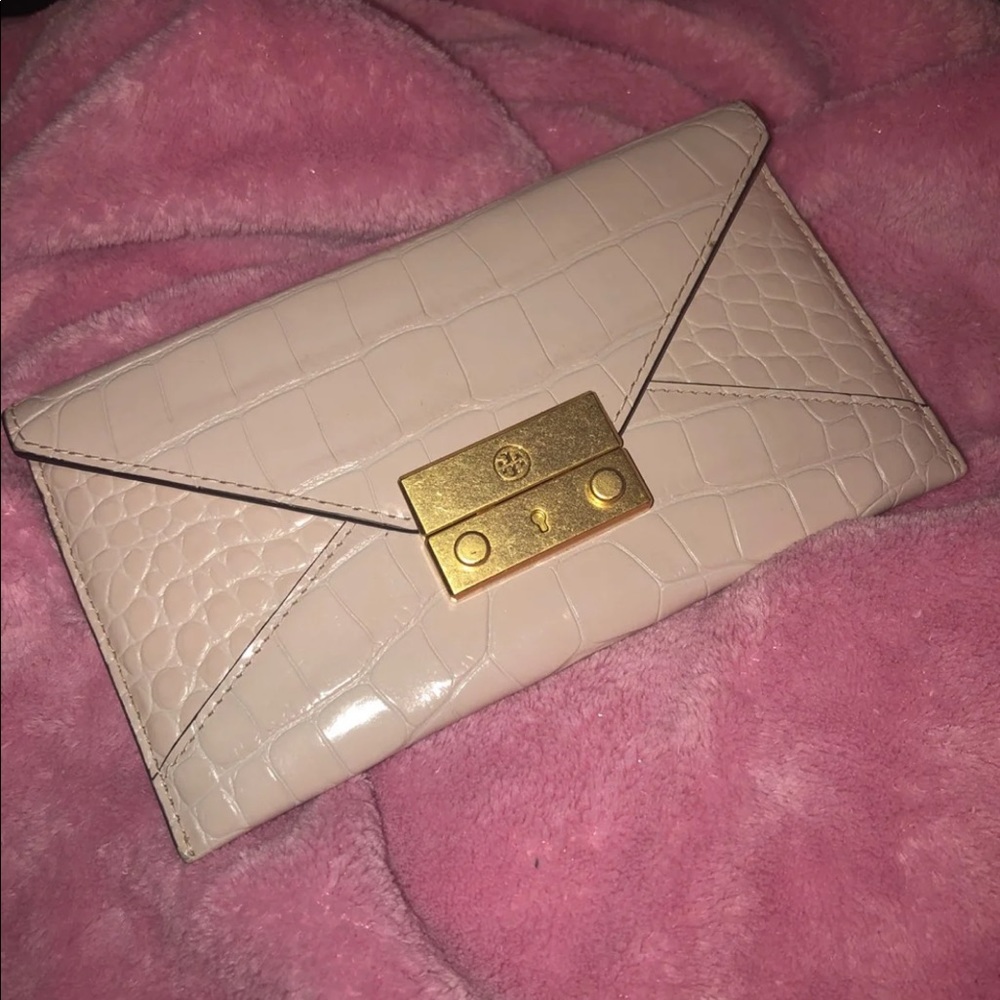 Tory Burch Juliette Croc-Embossed Wallet